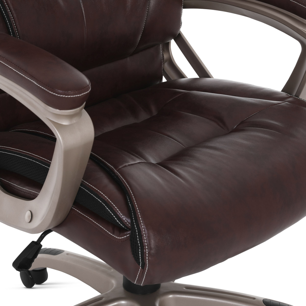 KA-Y284 BR - Kancelářská židle, tmavě hnedá koženka, plast v barvě champagne, kolečka pro tvrdé podlahy